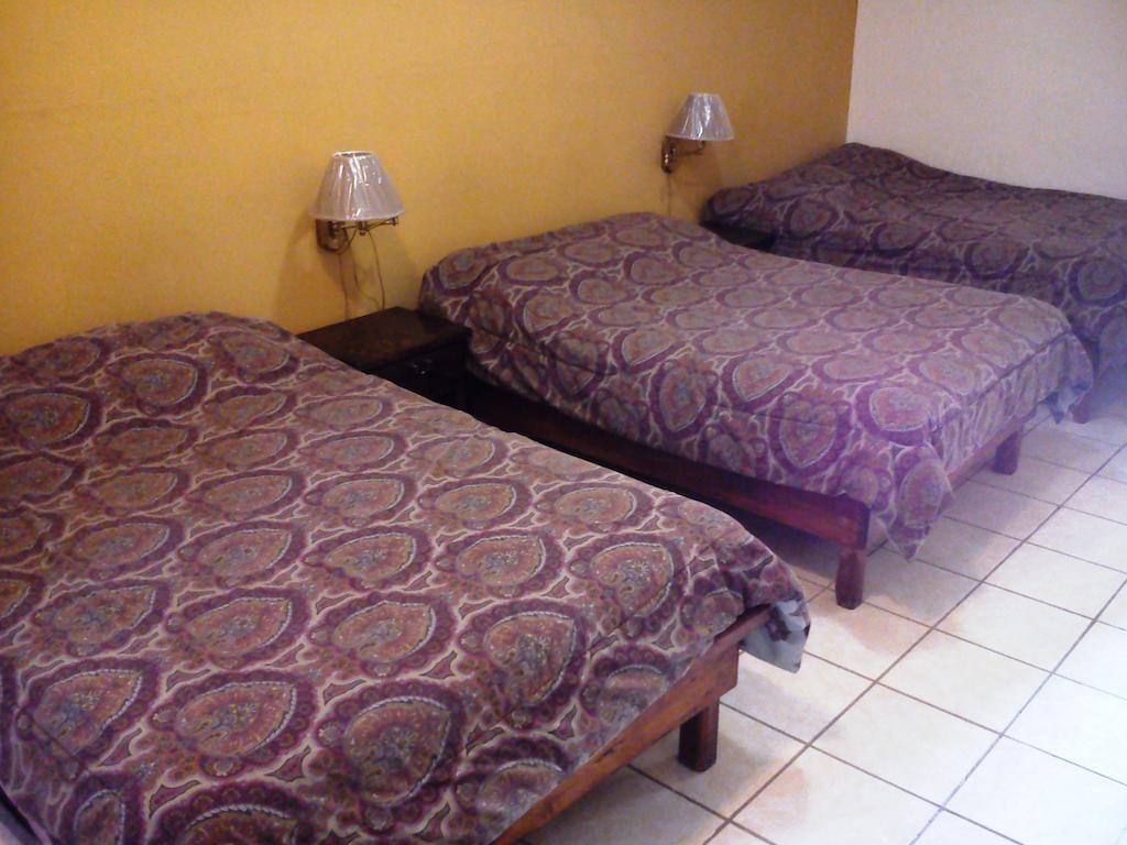 Hotel Los Balcones 파라스 데 라 푸엔테 객실 사진